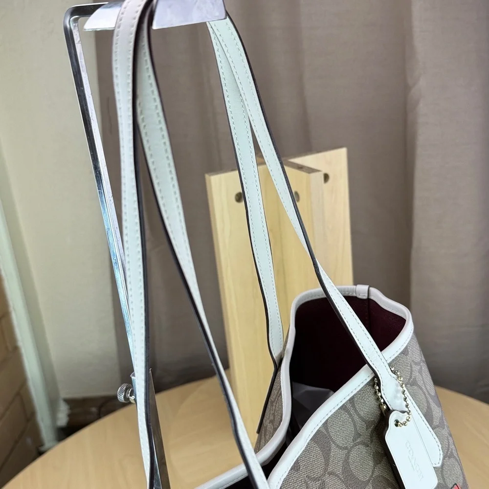 💥COACH NWOT - City Tote in Signature Canvas with 